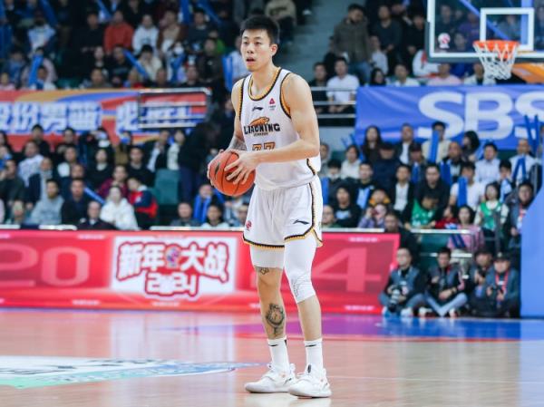 屋漏偏逢連夜雨！張鎮(zhèn)麟7中1僅得2分2板4助 末節(jié)受傷離場